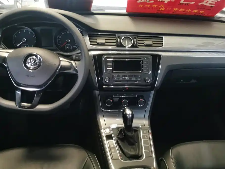 Volkswagen Passat 2015 1.8TSI Automatic Zunrong Edition