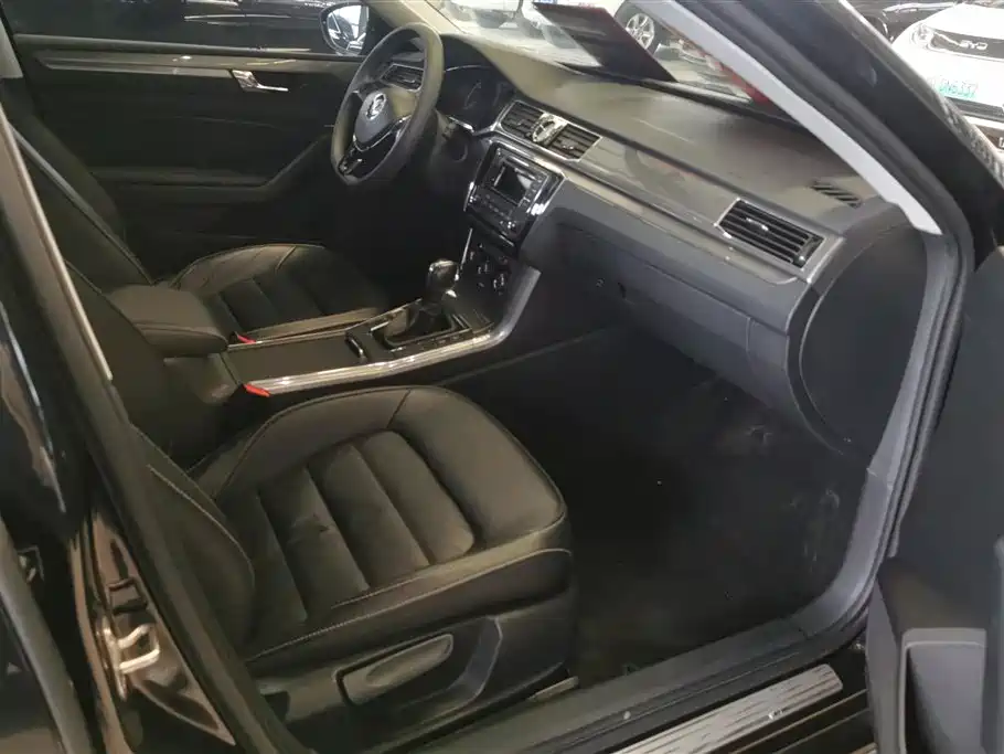 Volkswagen Passat 2015 1.8TSI Automatic Zunrong Edition