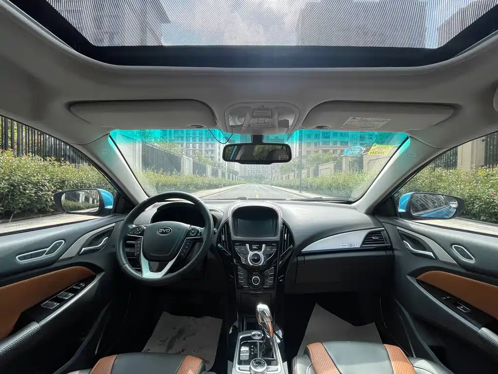 BYD Qin New Energy 2015 1.5T Dual Crown Flagship Plus Edition