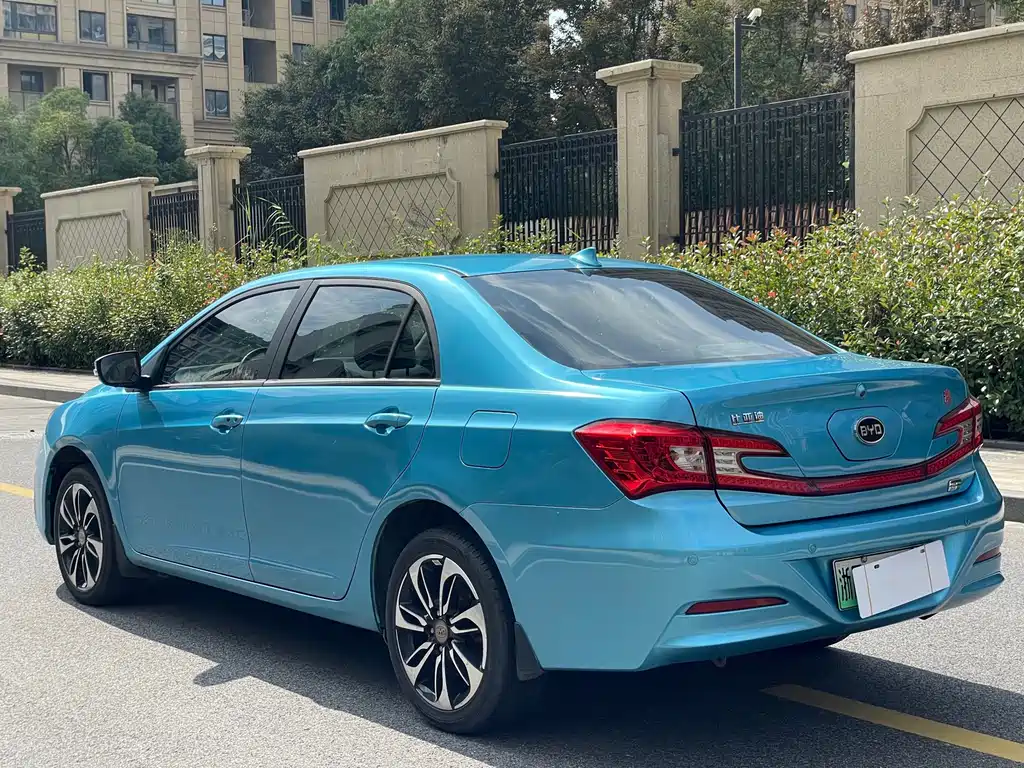 BYD Qin New Energy 2015 1.5T Dual Crown Flagship Plus Edition