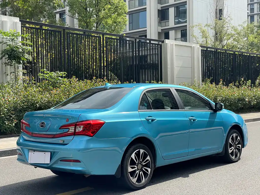BYD Qin New Energy 2015 1.5T Dual Crown Flagship Plus Edition