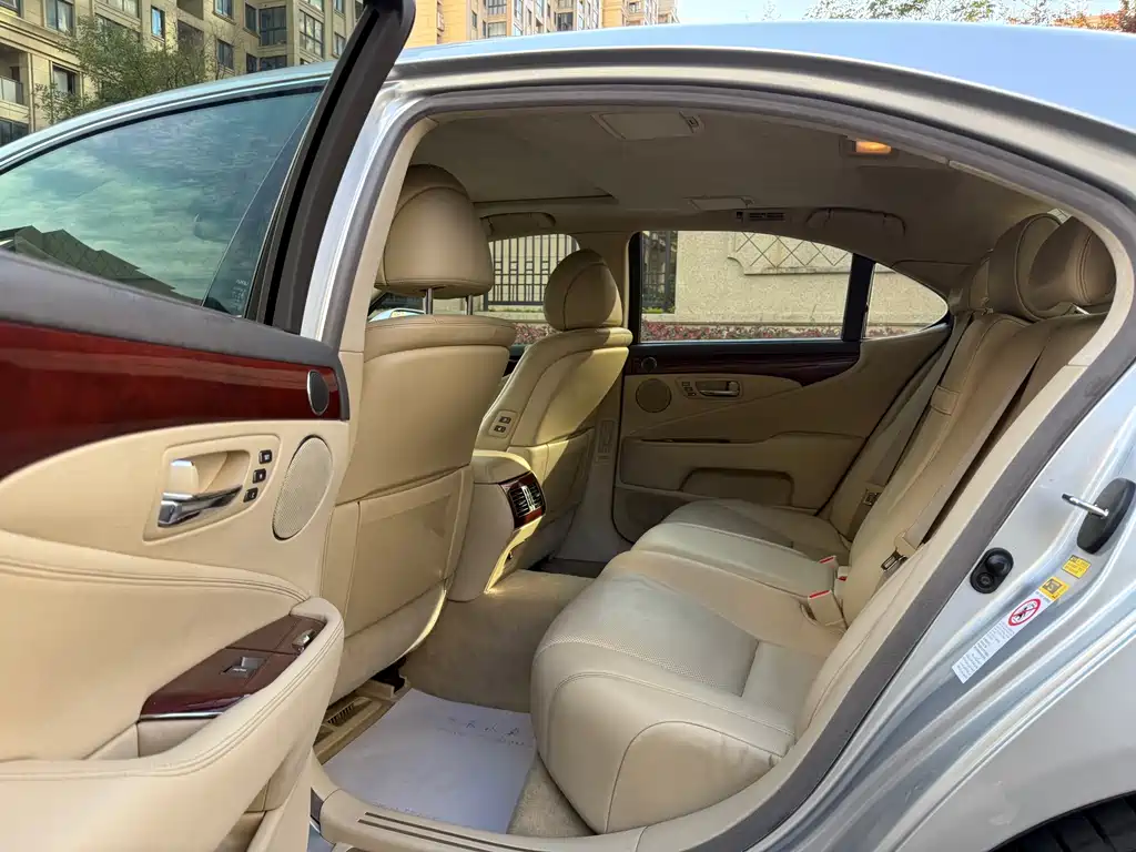 Lexus LS 460 L 2006