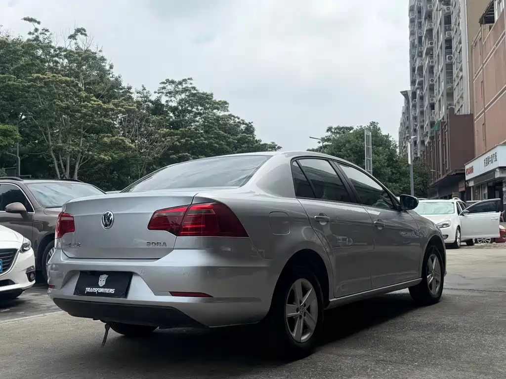 Volkswagen Bora 2015 Value Edition 1.6L Automatic Fashion