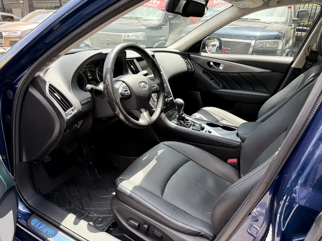 Infiniti Q50L 2016 2.0T Yue Xiang Edition