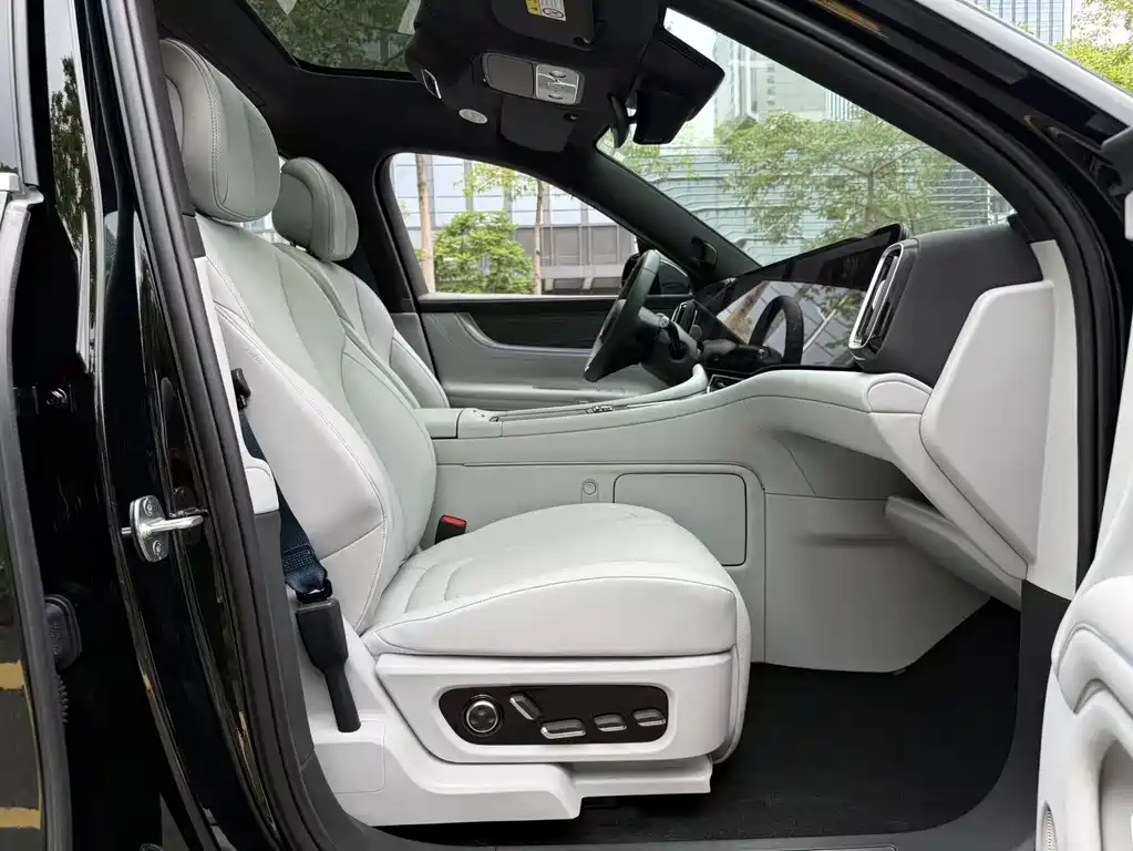 AITO M9 2025 EREV Ultra Edition 52kWh 6-Seater (192-line LiDAR)