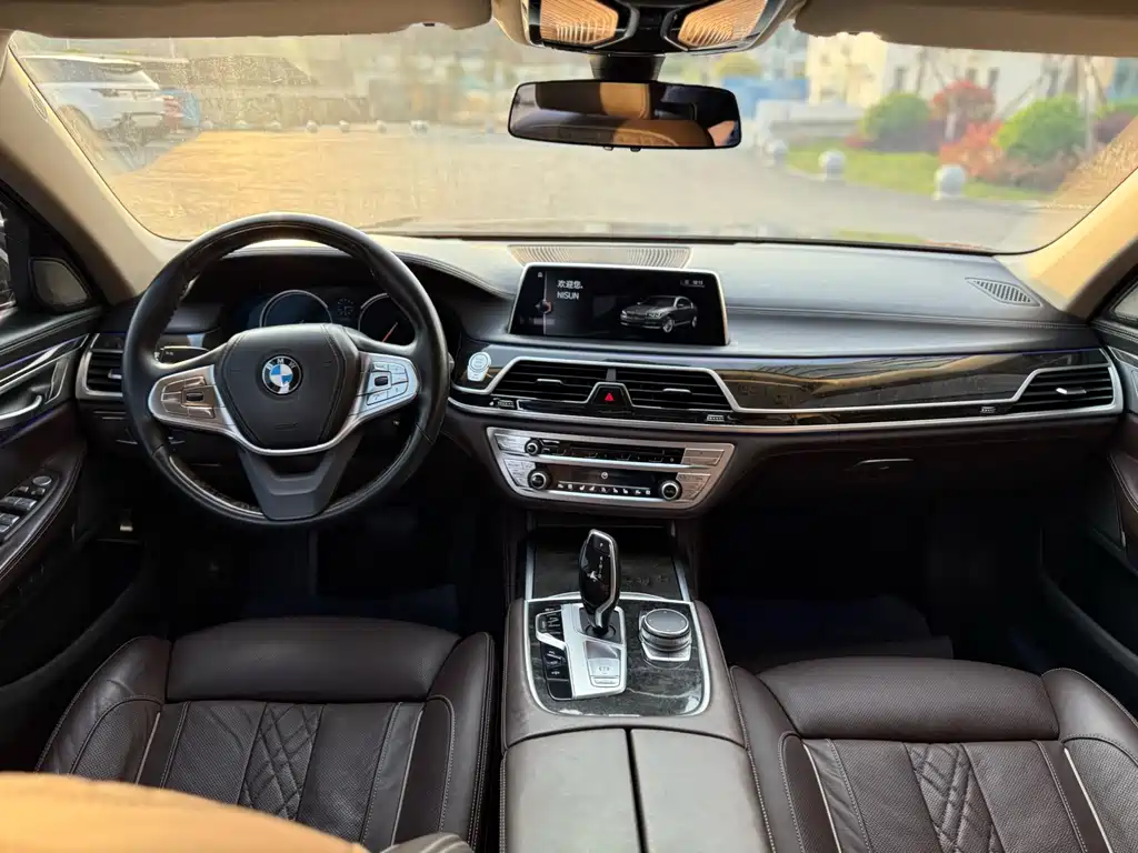 BMW 7 Series 2017 730Li Luxury - фото 11