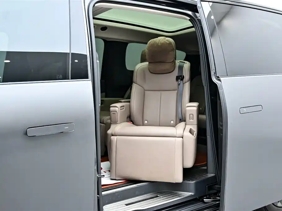 Li Auto MEGA 2025 model Home Family Special Edition