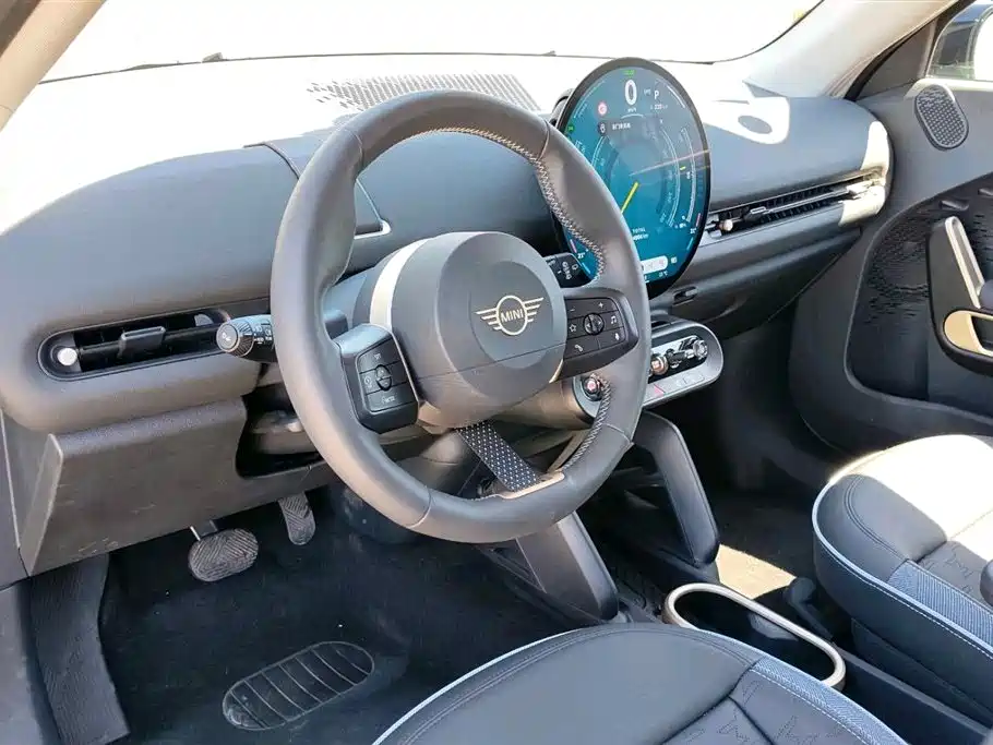 2025 MINI Cooper SE Aceman Classic