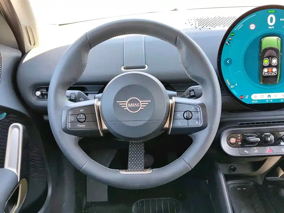2025 MINI Cooper SE Aceman Classic