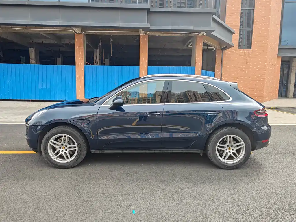 2017 Porsche Macan 2.0T