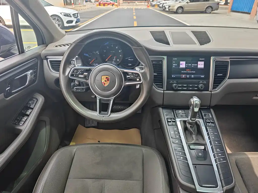 2017 Porsche Macan 2.0T