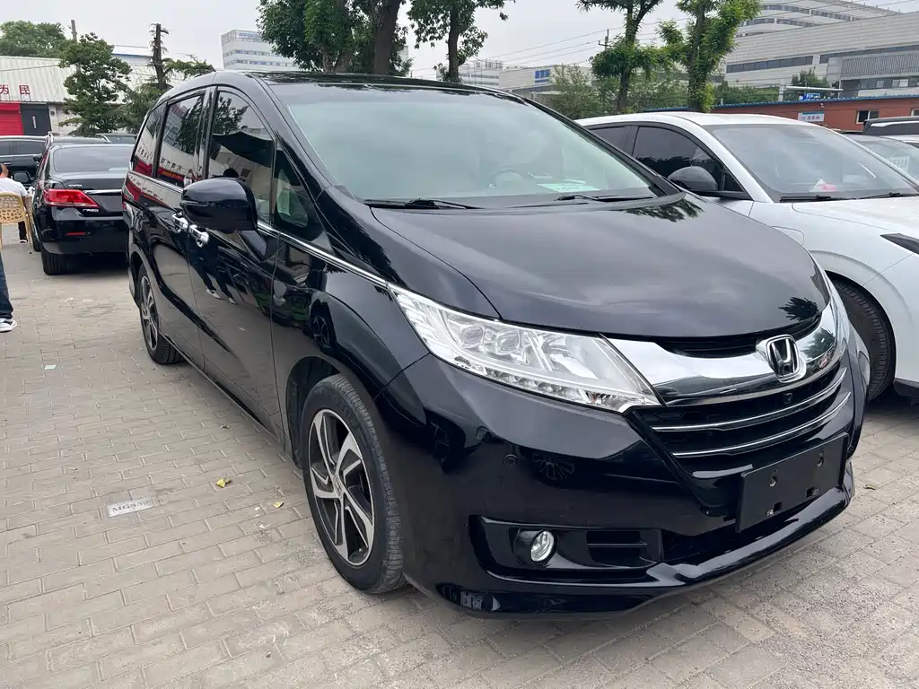 Odyssey 2015 Facelift 2.4L Supreme Edition