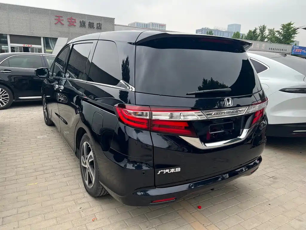 Odyssey 2015 Facelift 2.4L Supreme Edition