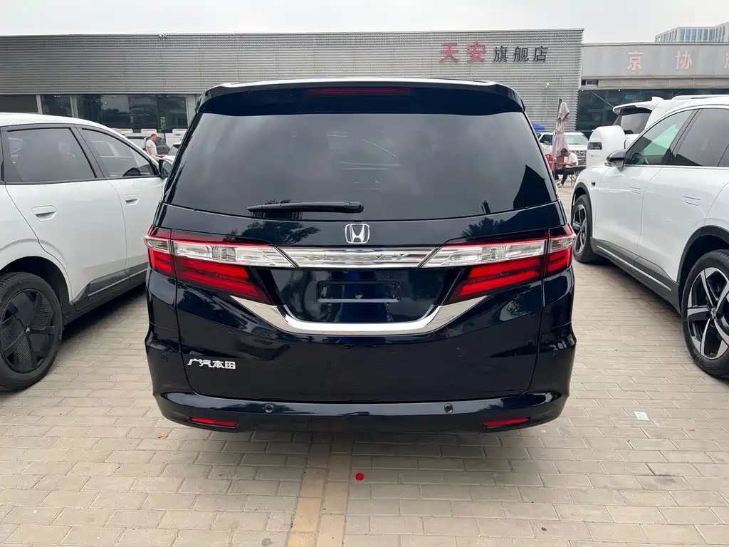 Odyssey 2015 Facelift 2.4L Supreme Edition