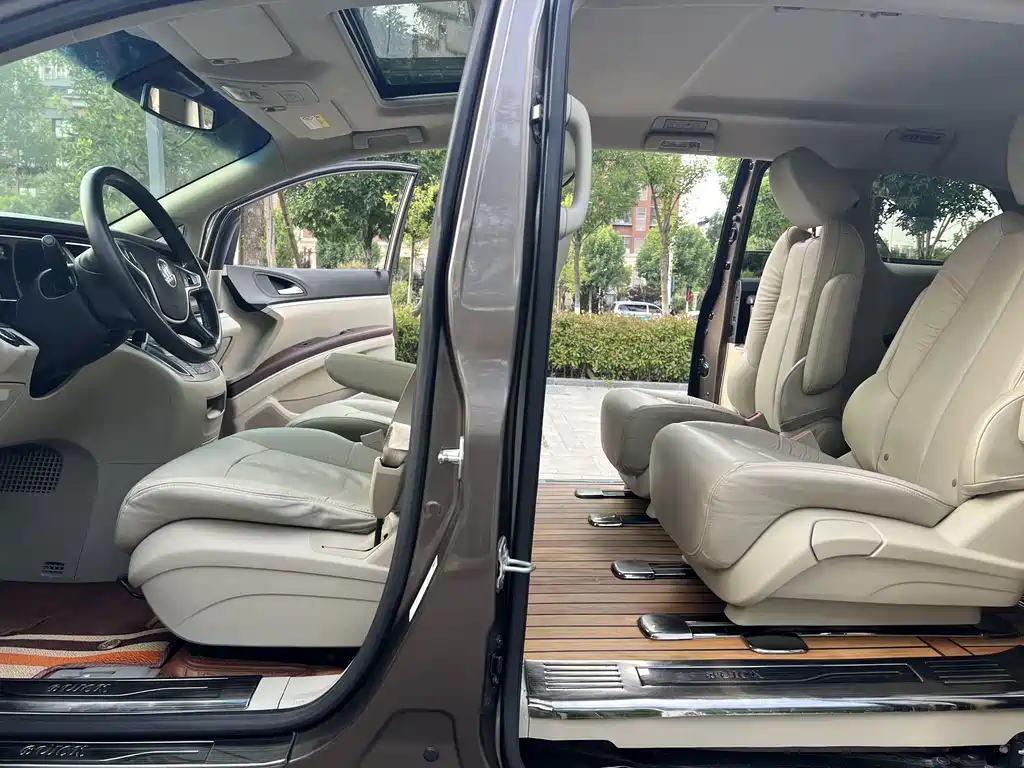 Buick GL8 2017 25S Luxury China V