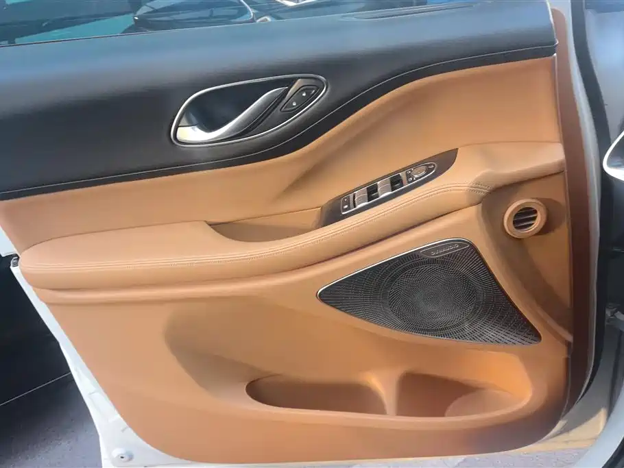 Voyah Dreamer 2022 Low Carbon Edition with Xiang+ Intelligent Driving Package