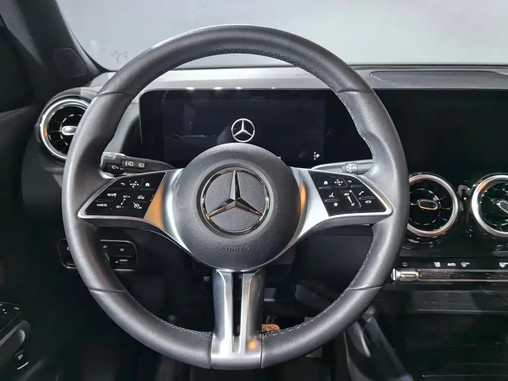 Mercedes-Benz GLB 200 2024