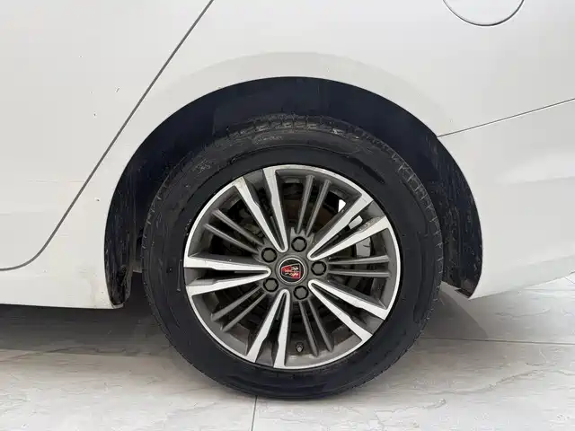 Roewe i5 2019 1.5L Automatic 4G Connected Linghao Flagship Edition
