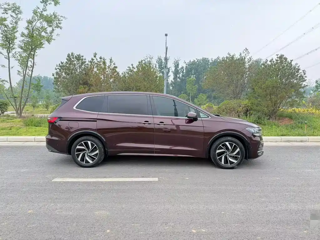 Viloran 2020 330TSI Luxury Edition
