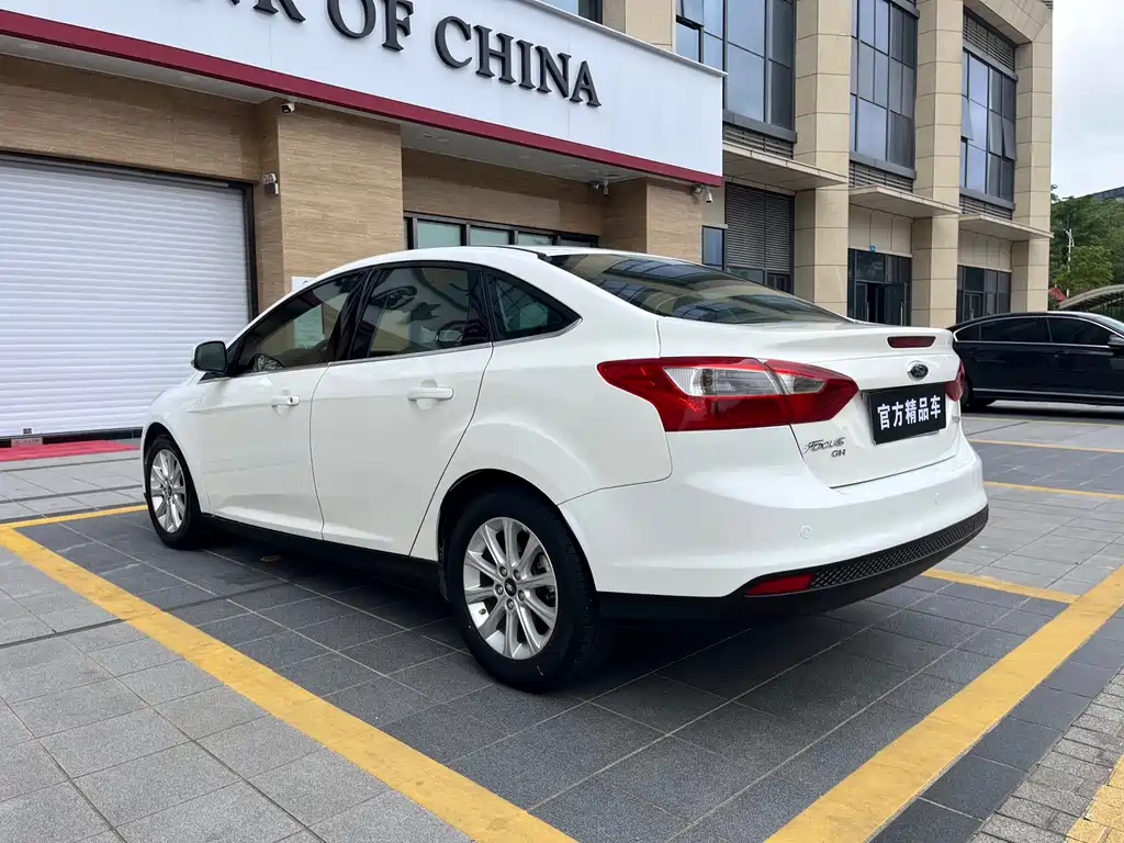 Focus 2015 Sedan 1.6L Automatic Fashion