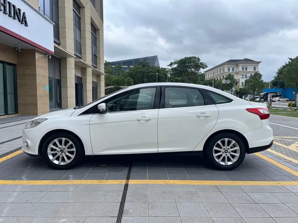 Focus 2015 Sedan 1.6L Automatic Fashion