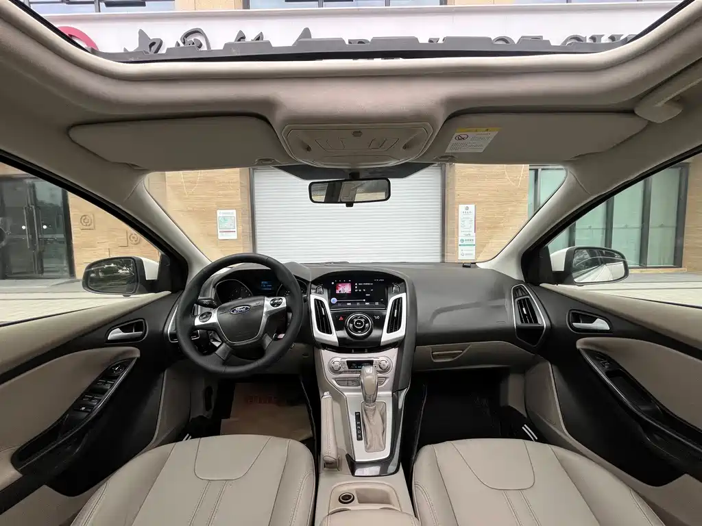 Focus 2015 Sedan 1.6L Automatic Fashion