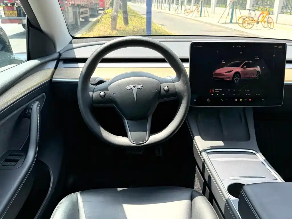 Tesla Model Y 2023 RWD