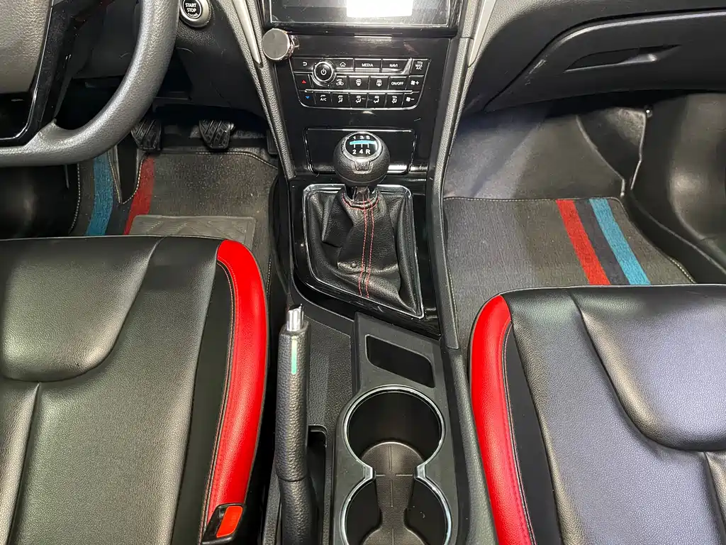 Venucia D60 2019 model 100,000 Glory 1.6L XL Manual Chenkuo Edition China V