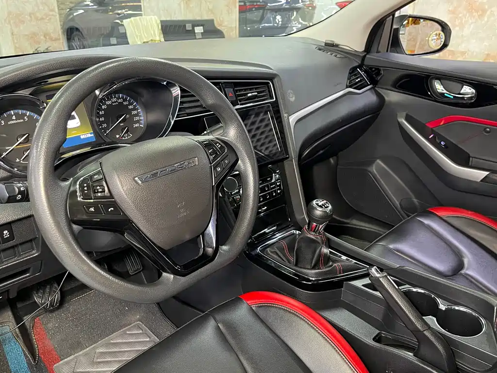 Venucia D60 2019 model 100,000 Glory 1.6L XL Manual Chenkuo Edition China V
