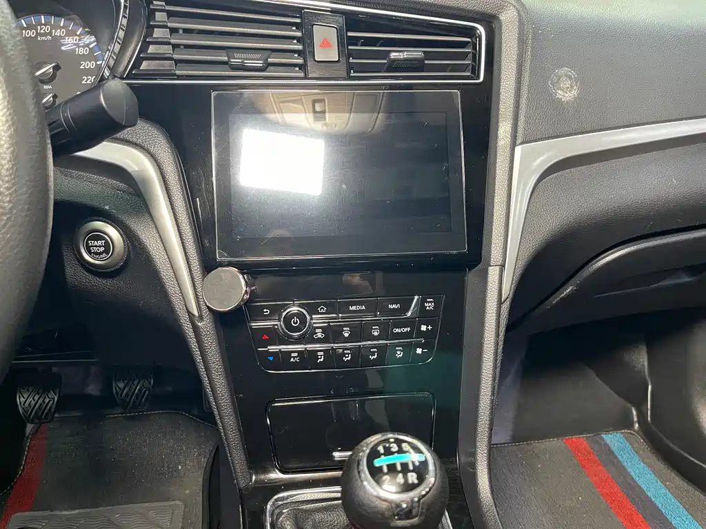 Venucia D60 2019 model 100,000 Glory 1.6L XL Manual Chenkuo Edition China V