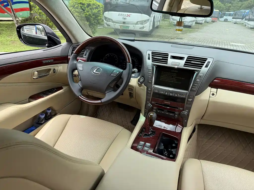 Lexus LS 2006 460L