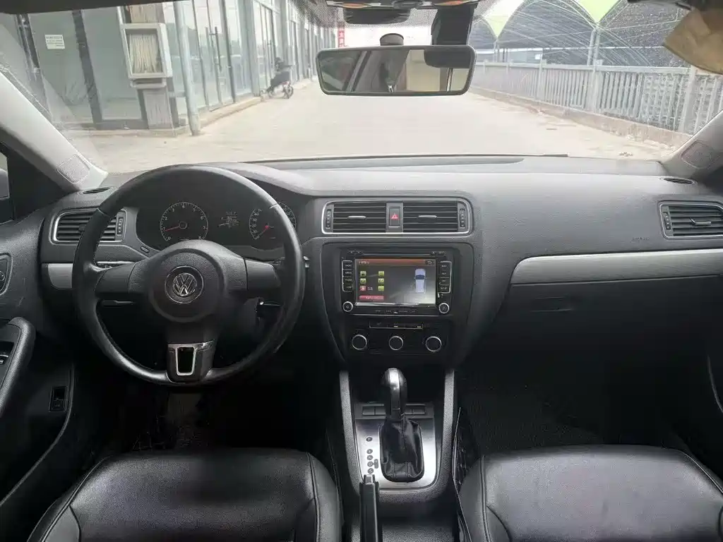 Volkswagen Sagitar 2014 Facelift 1.6L Automatic Comfort Edition