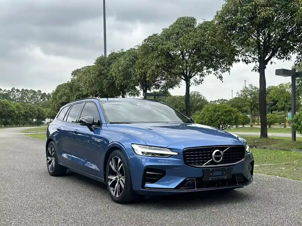 Volvo V60 2021 B5 R-Design