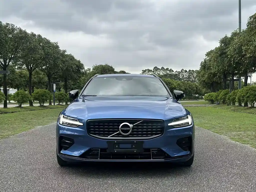 Volvo V60 2021 B5 R-Design