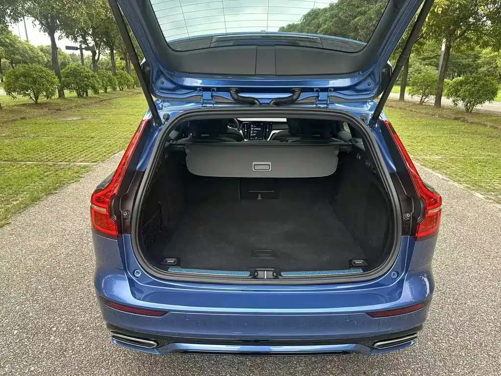 Volvo V60 2021 B5 R-Design
