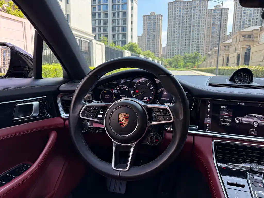 Porsche Panamera 4 E-Hybrid