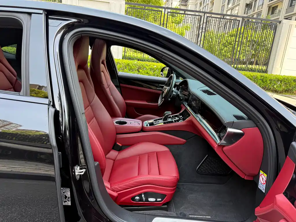 Porsche Panamera 4 E-Hybrid