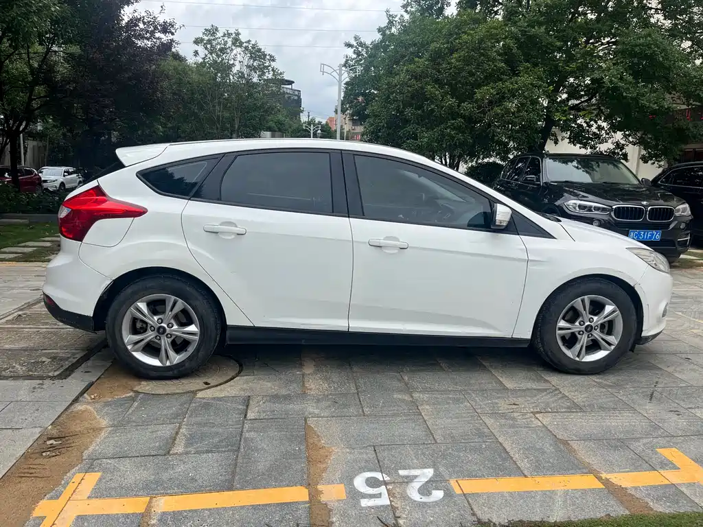 Ford Focus 2015 Hatchback 1.6L Automatic Comfort