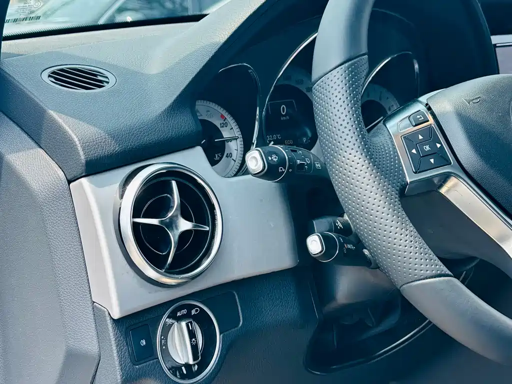 Mercedes-Benz GLK-Class 2015 GLK 260 4MATIC Fashion Edition Ultimate