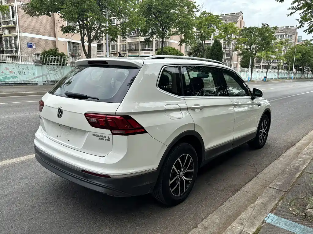 Volkswagen Tiguan L 2018 330TSI Automatic FWD Luxury Edition