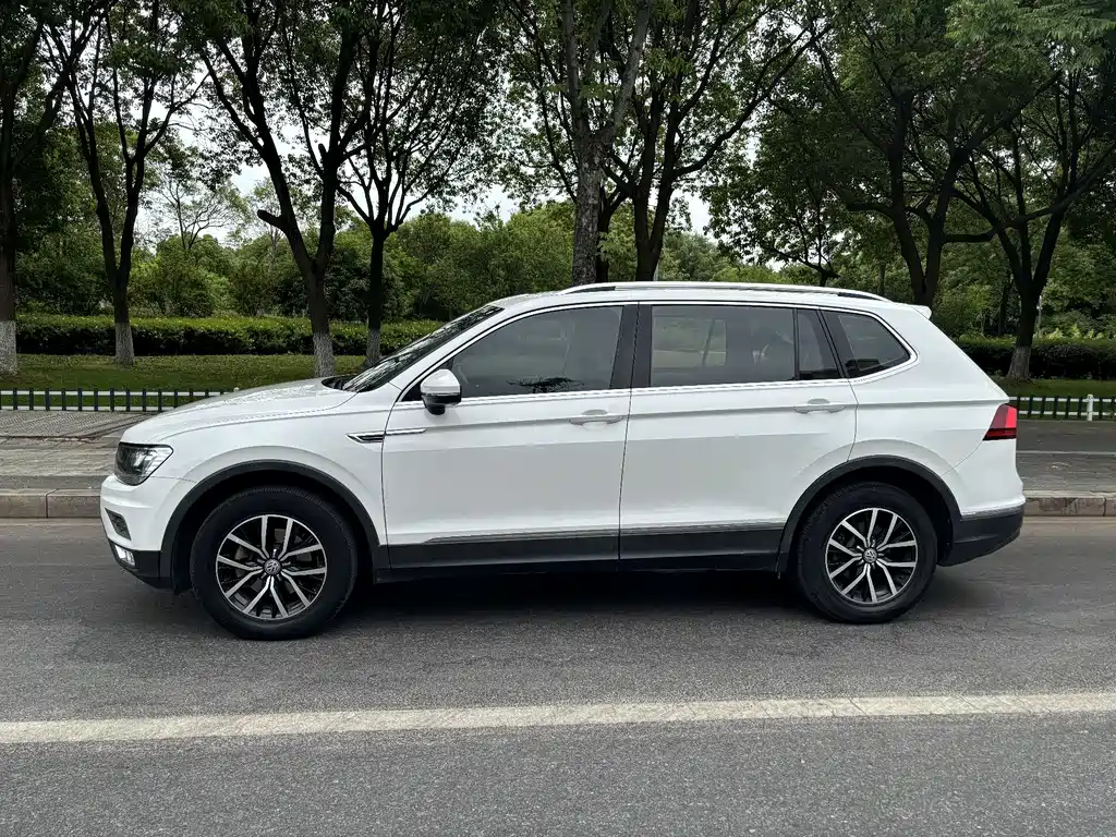 Volkswagen Tiguan L 2018 330TSI Automatic FWD Luxury Edition