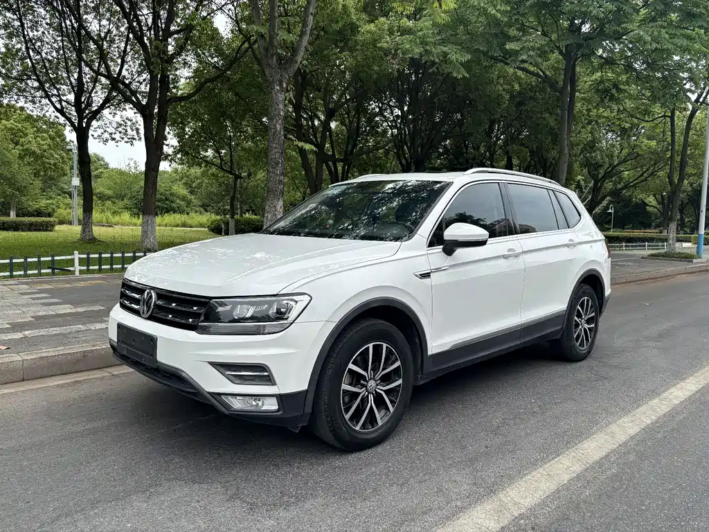 Volkswagen Tiguan L 2018 330TSI Automatic FWD Luxury Edition