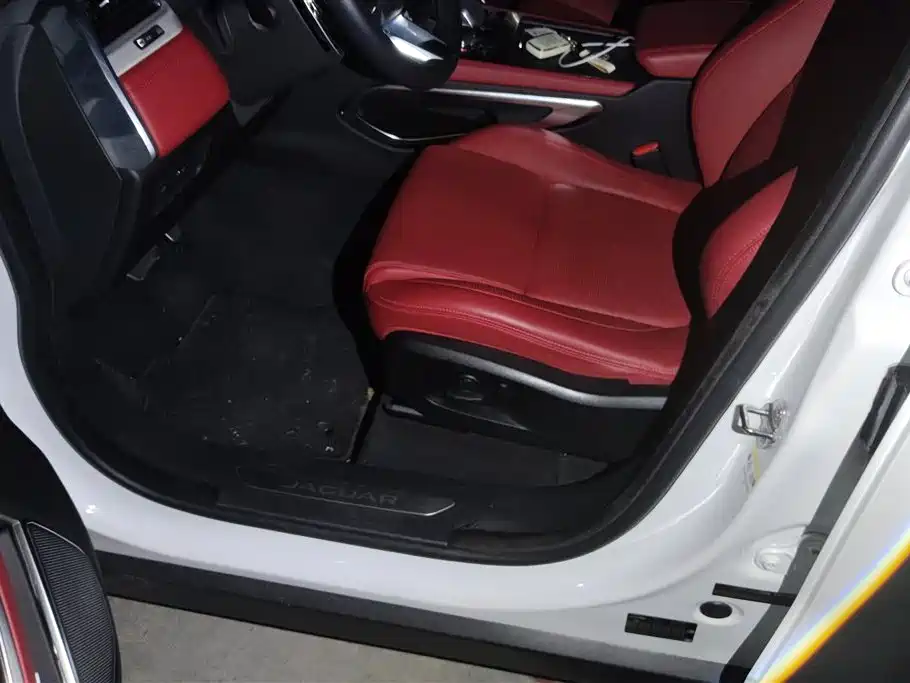 Jaguar F-PACE 2024 P250 R-Dynamic SE