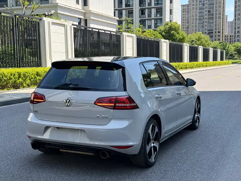Volkswagen Golf GTI 2016 2.0 TSI