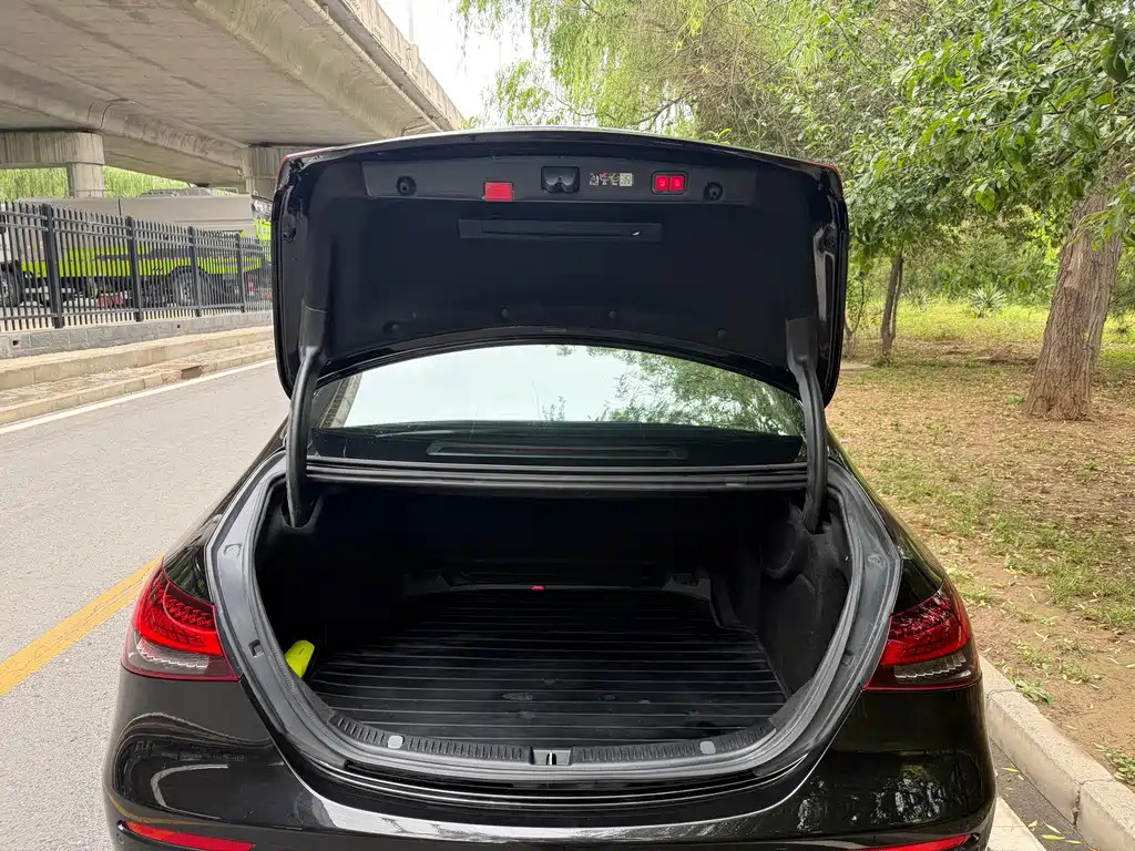 Mercedes-Benz E-Class 2023 E 300 L Luxury