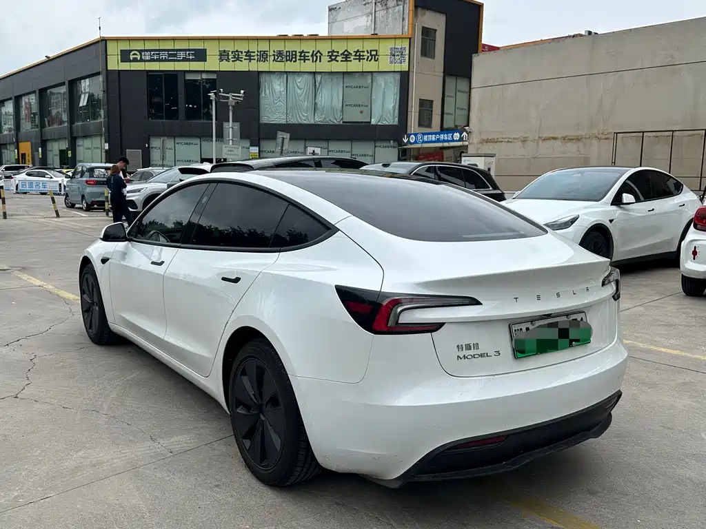 Tesla Model 3 2025 Rear-Wheel Drive
