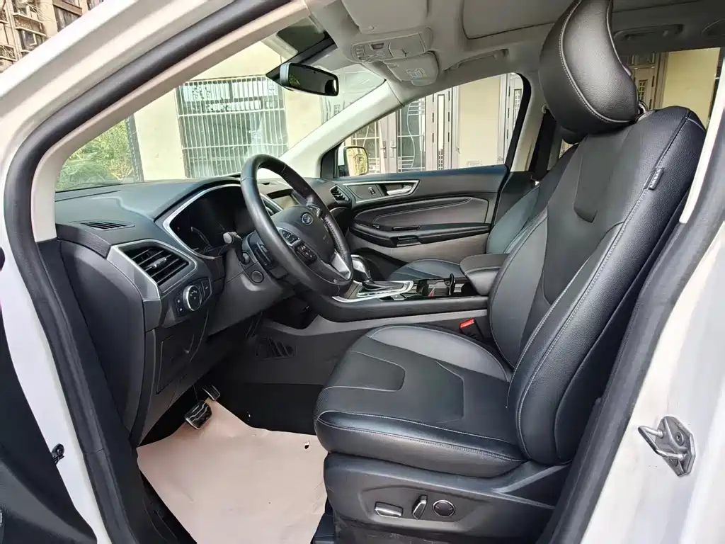 Ford Edge 2015 2.0T GTDi AWD Titanium
