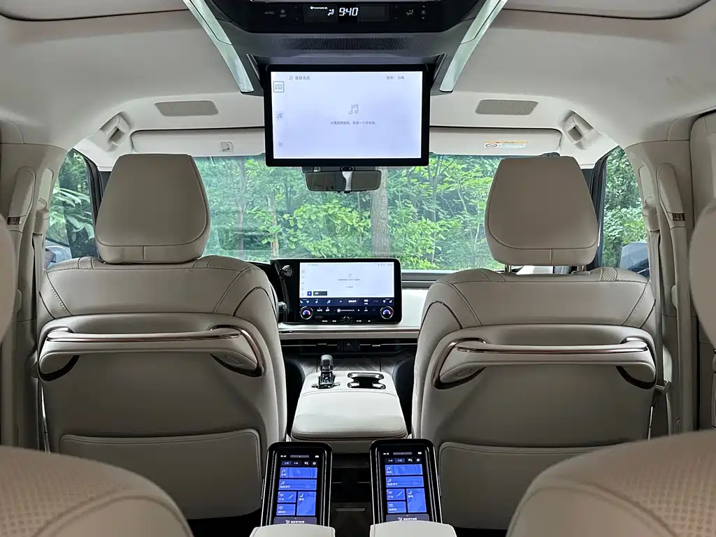 Lexus LM 2023 500h 6-Seater Prestige Edition