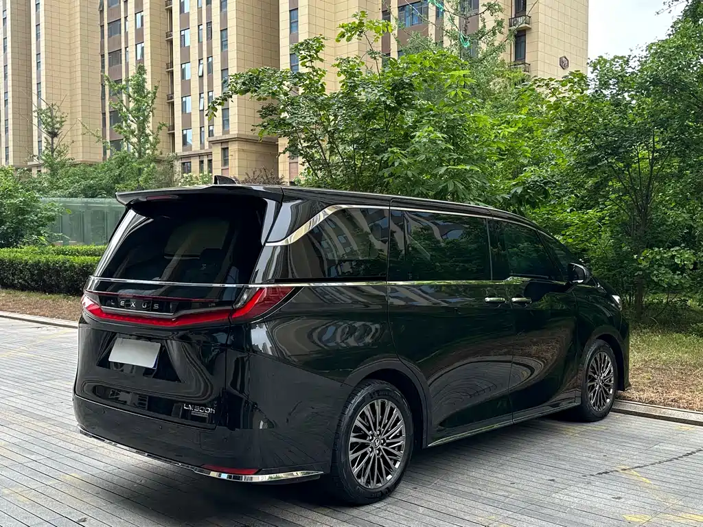Lexus LM 2023 500h 6-Seater Prestige Edition