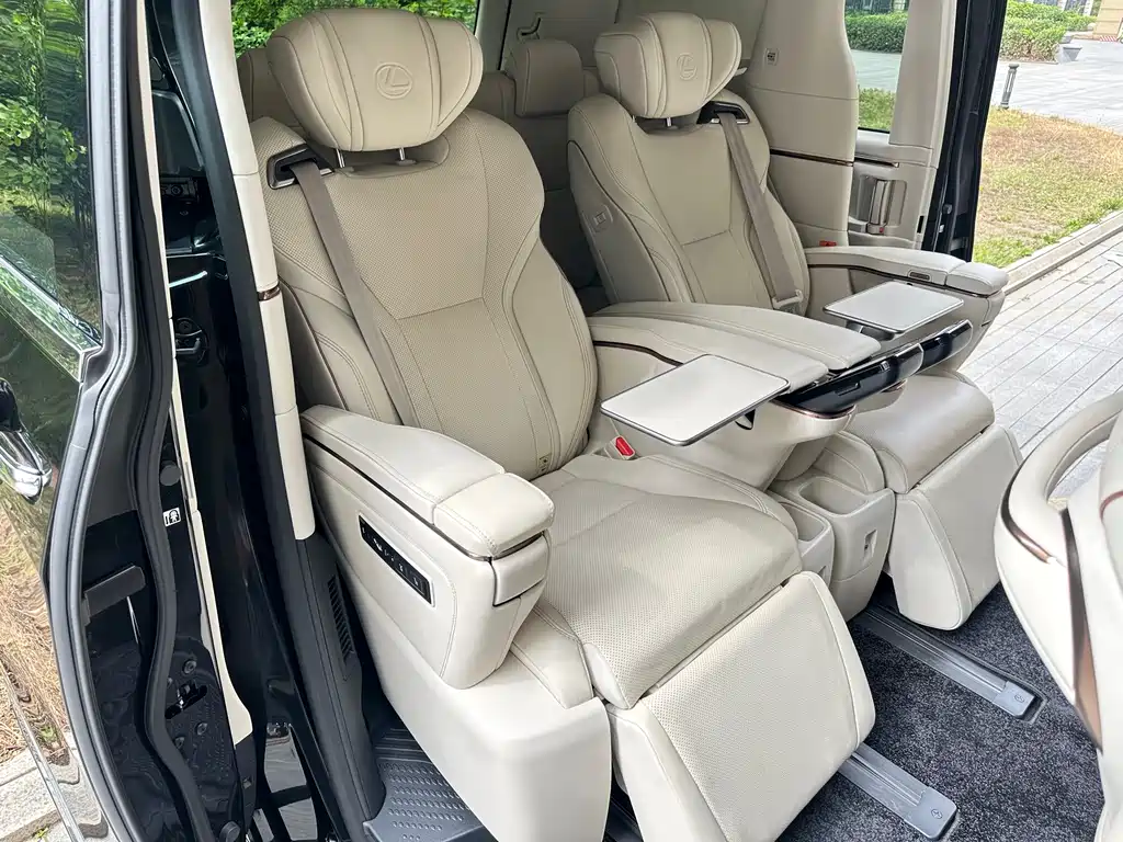 Lexus LM 2023 500h 6-Seater Prestige Edition